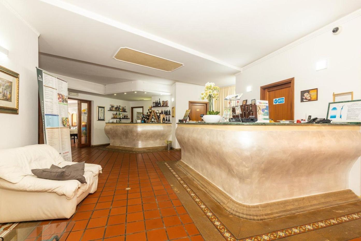 Hotel L'Ulivo ジラソーレ エクステリア 写真
