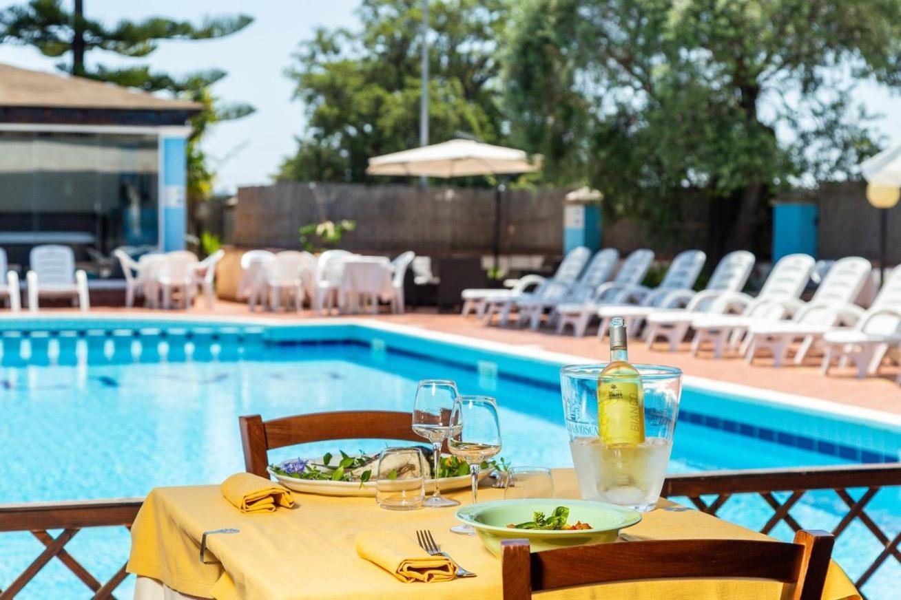 Hotel L'Ulivo ジラソーレ エクステリア 写真