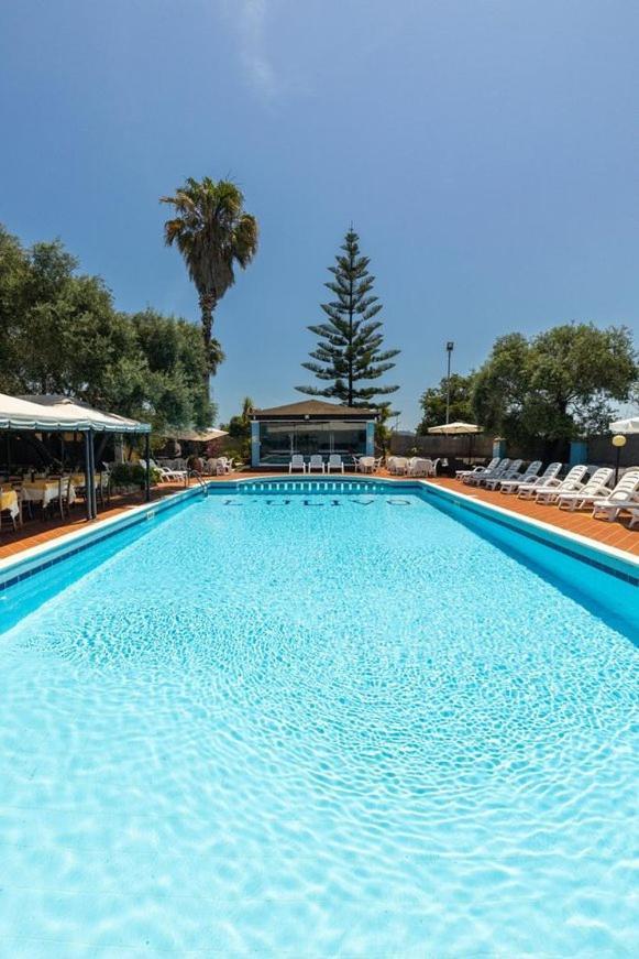 Hotel L'Ulivo ジラソーレ エクステリア 写真