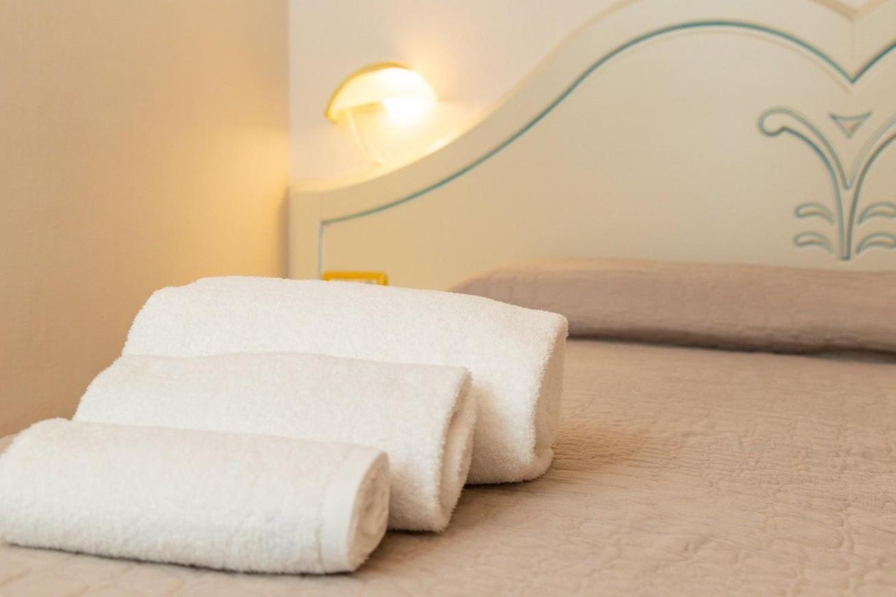 Hotel L'Ulivo ジラソーレ エクステリア 写真