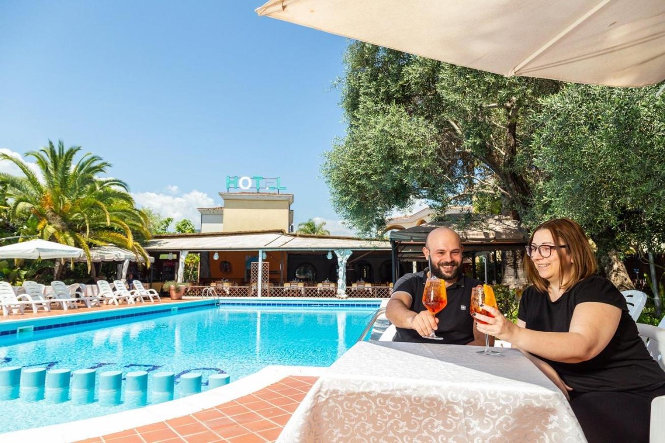 Hotel L'Ulivo ジラソーレ エクステリア 写真