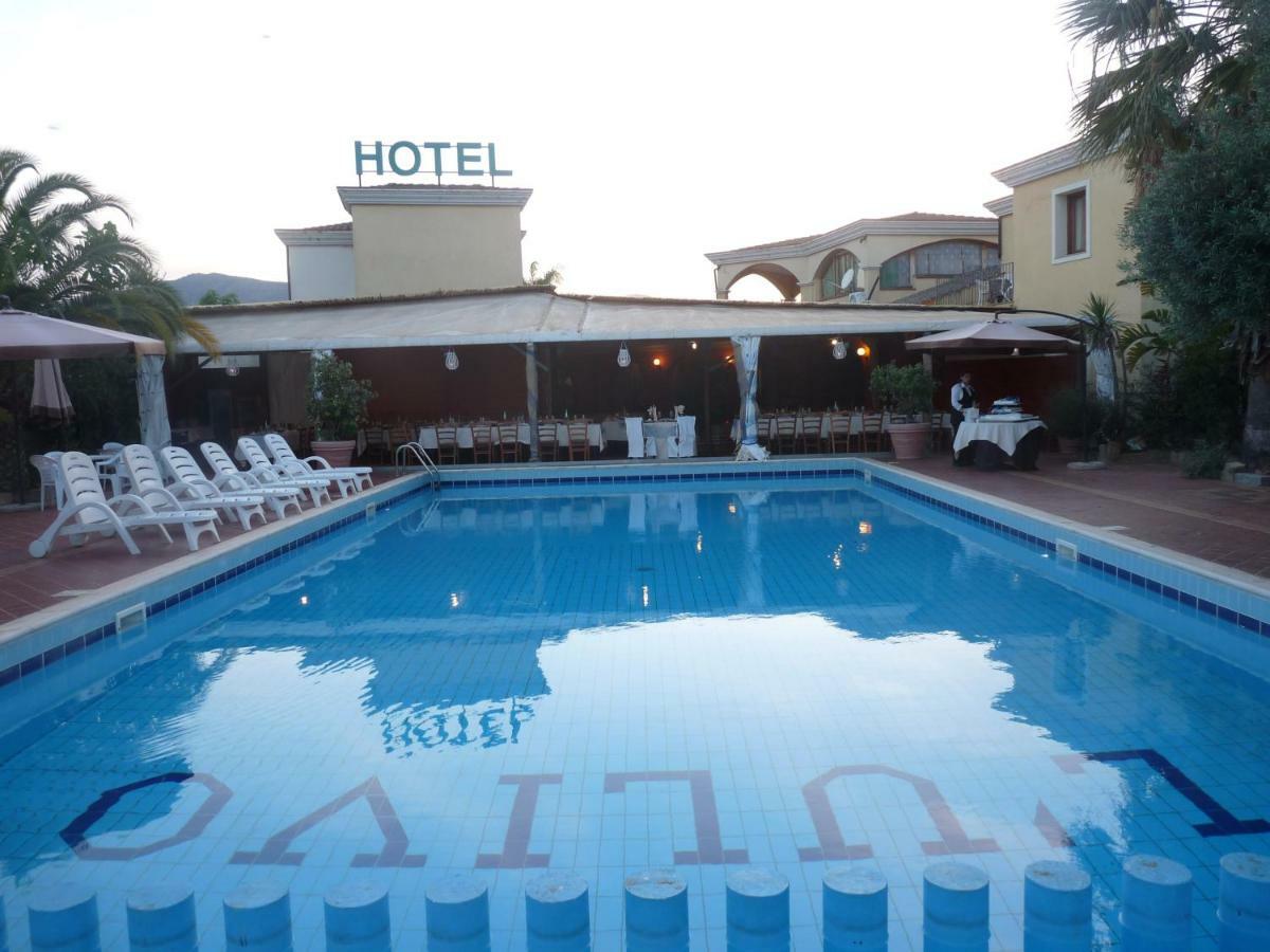Hotel L'Ulivo ジラソーレ エクステリア 写真